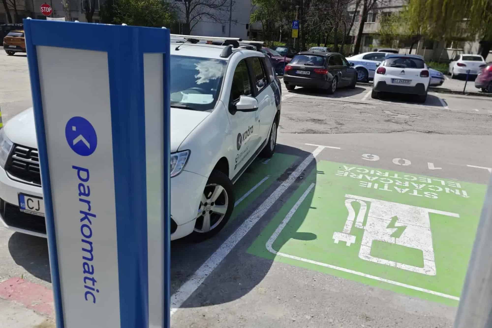 Sistem de parcare automat și stație de încărcare a vehiculelor electrice montate de echipele KADRA la piața Balada din Constanța
