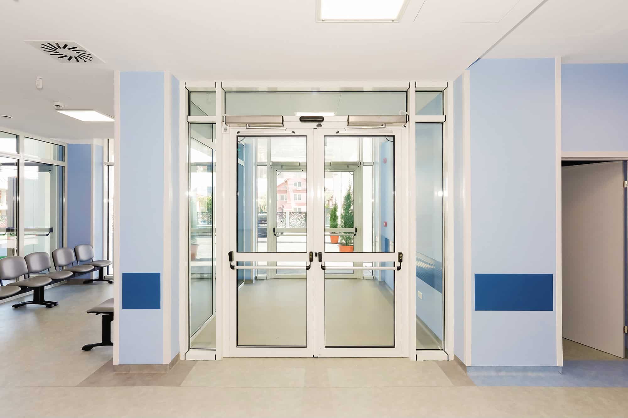 Uși automate cu sistem break-out, KADRA, uși automate pietonale