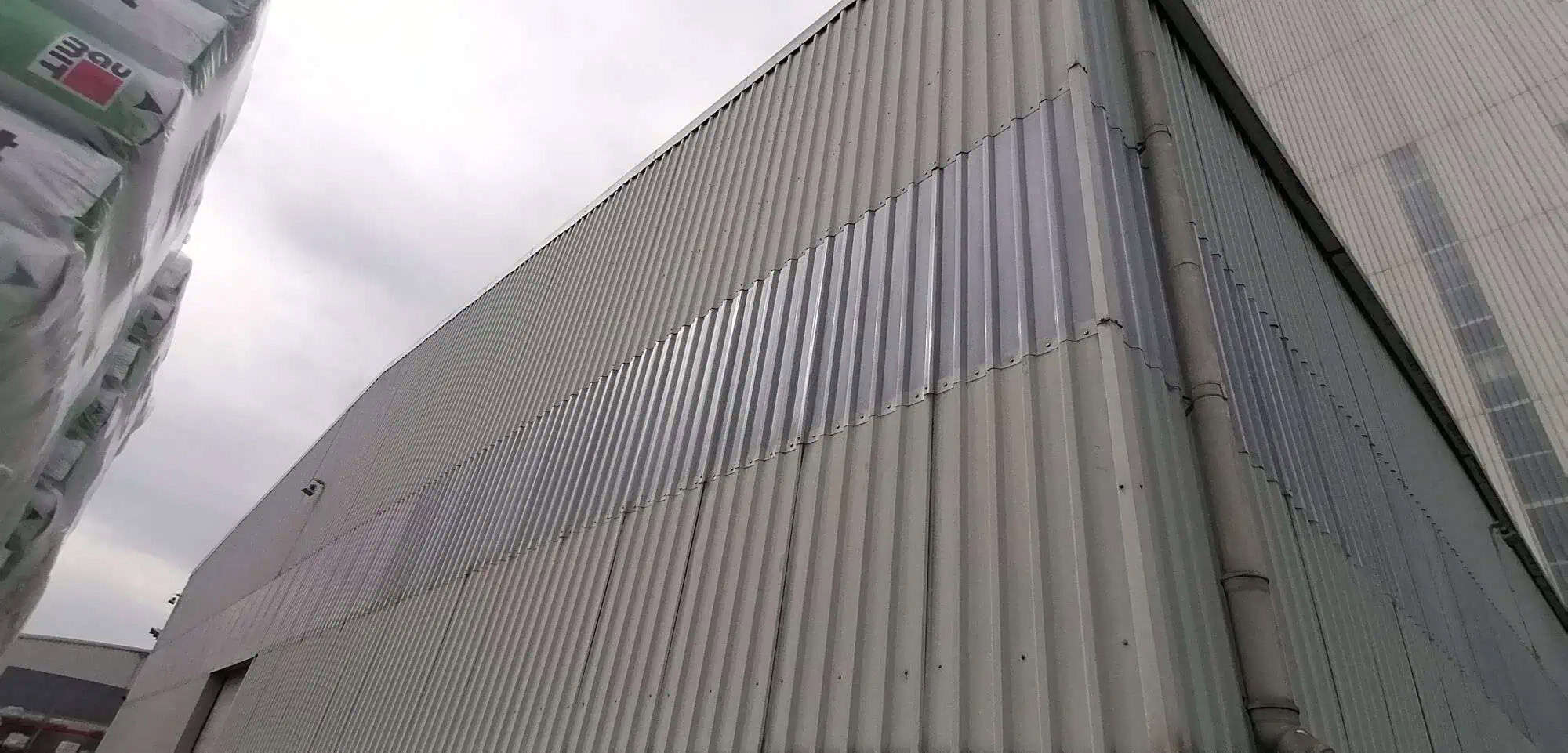 Policarbonat compact cutat pentru fabrica Baumit de la Teiuș