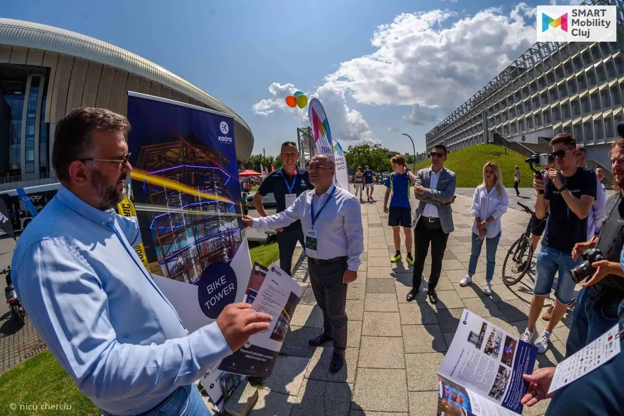 Soluția de parcare pentru biciclete supraetajată la Festivalul Smart Mobility de la Cluj