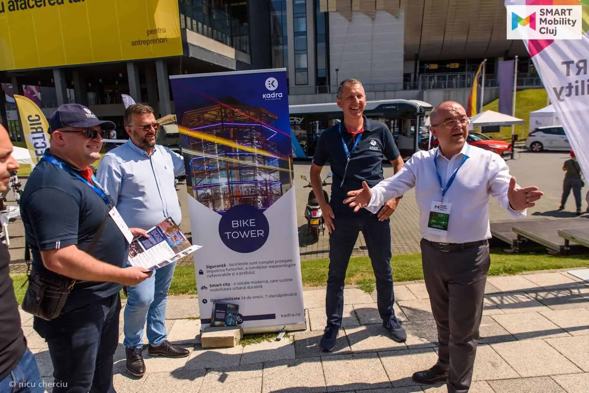Soluția de parcare pentru biciclete supraetajată la Festivalul Smart Mobility de la Cluj