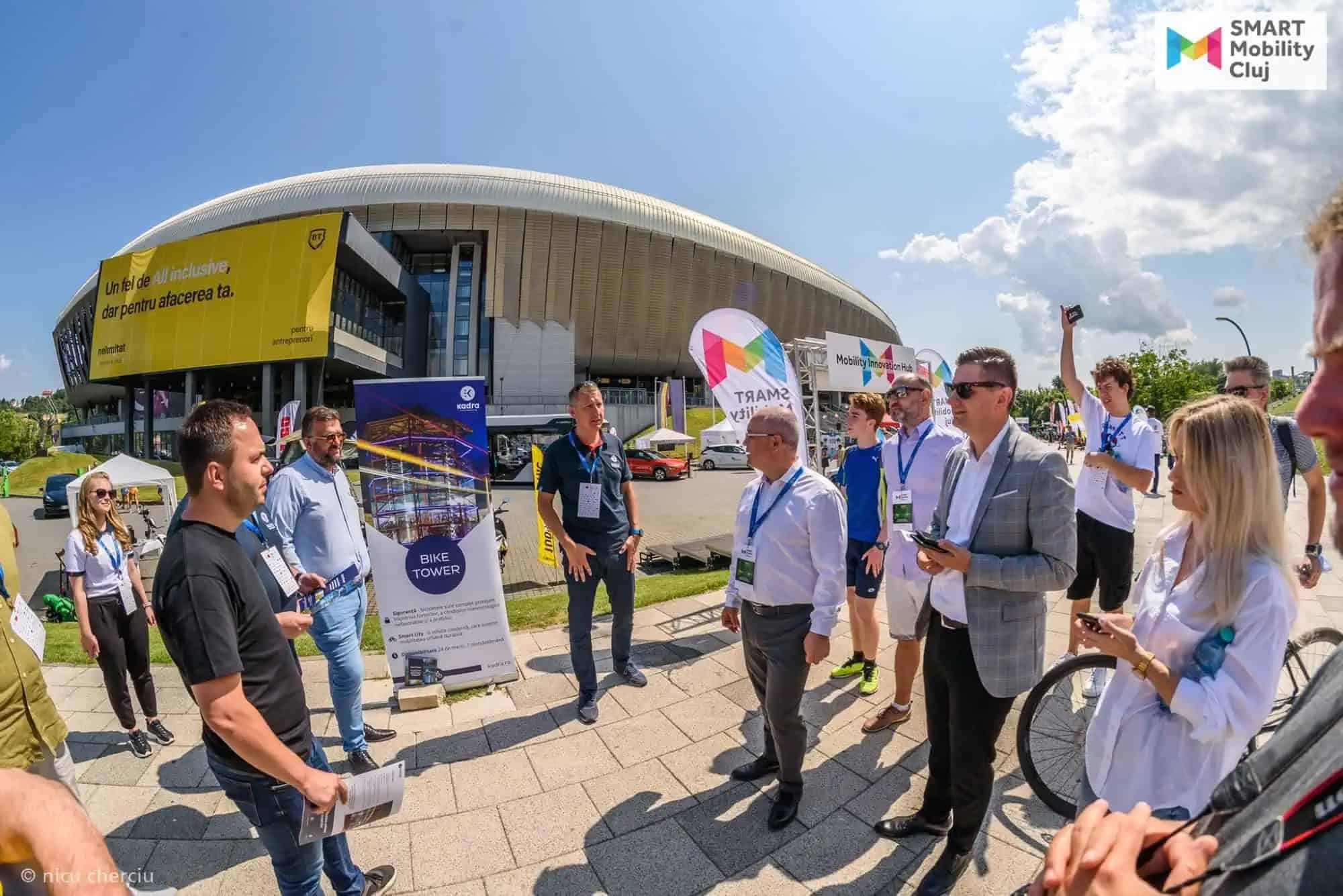 Soluția de parcare pentru biciclete supraetajată la Festivalul Smart Mobility de la Cluj