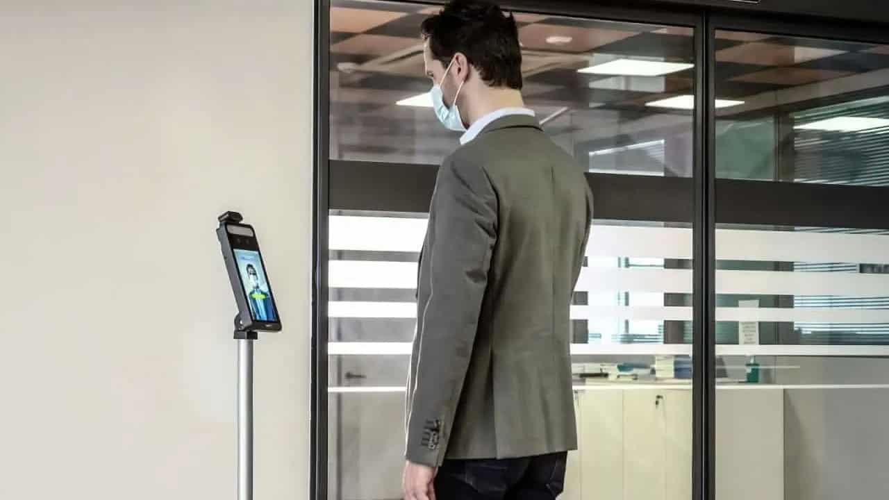 Soluții automate integrate în lupta împotriva COVID-19