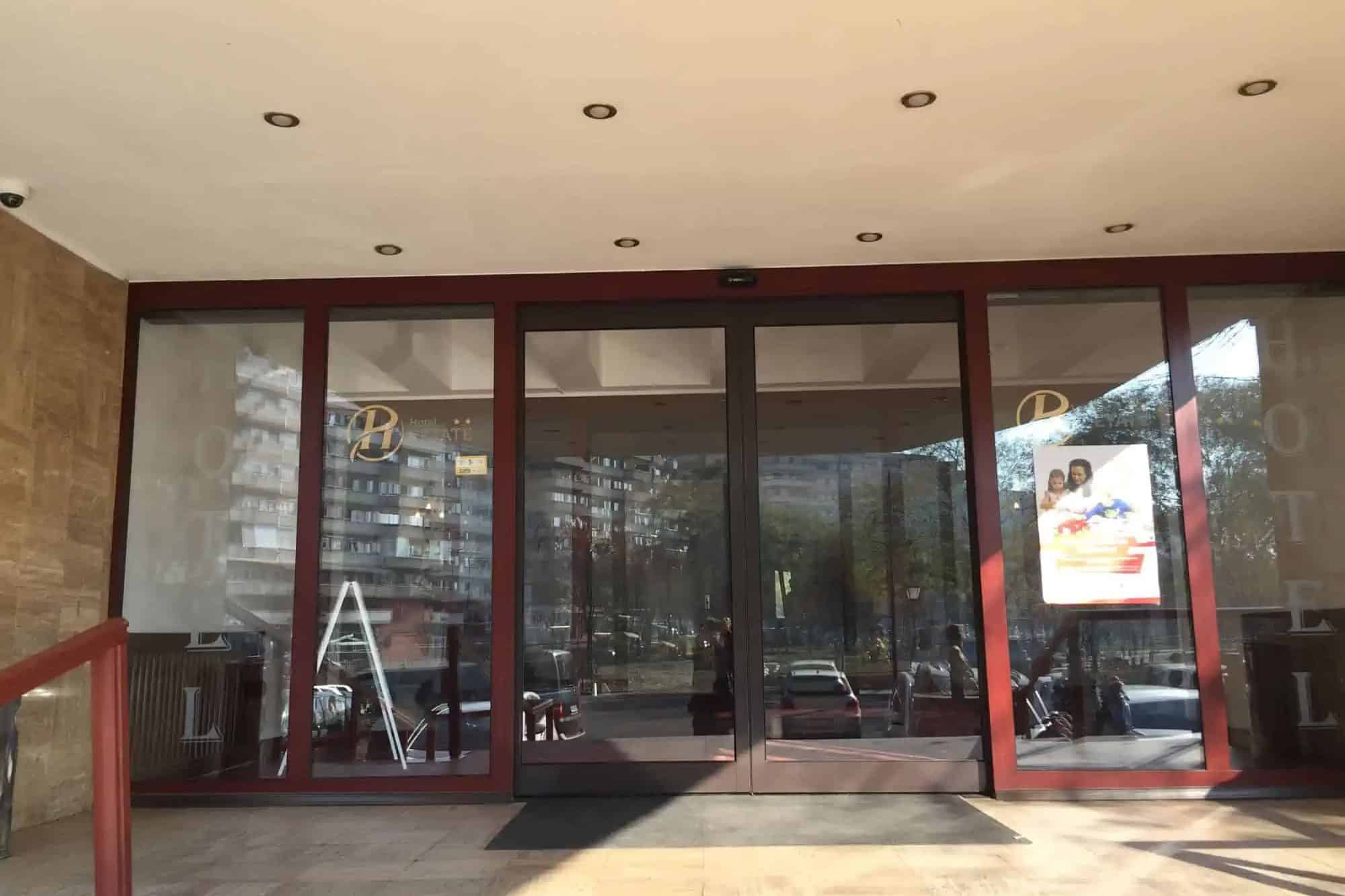 Uși automate pentru sectorul HoReCa, uși culisante