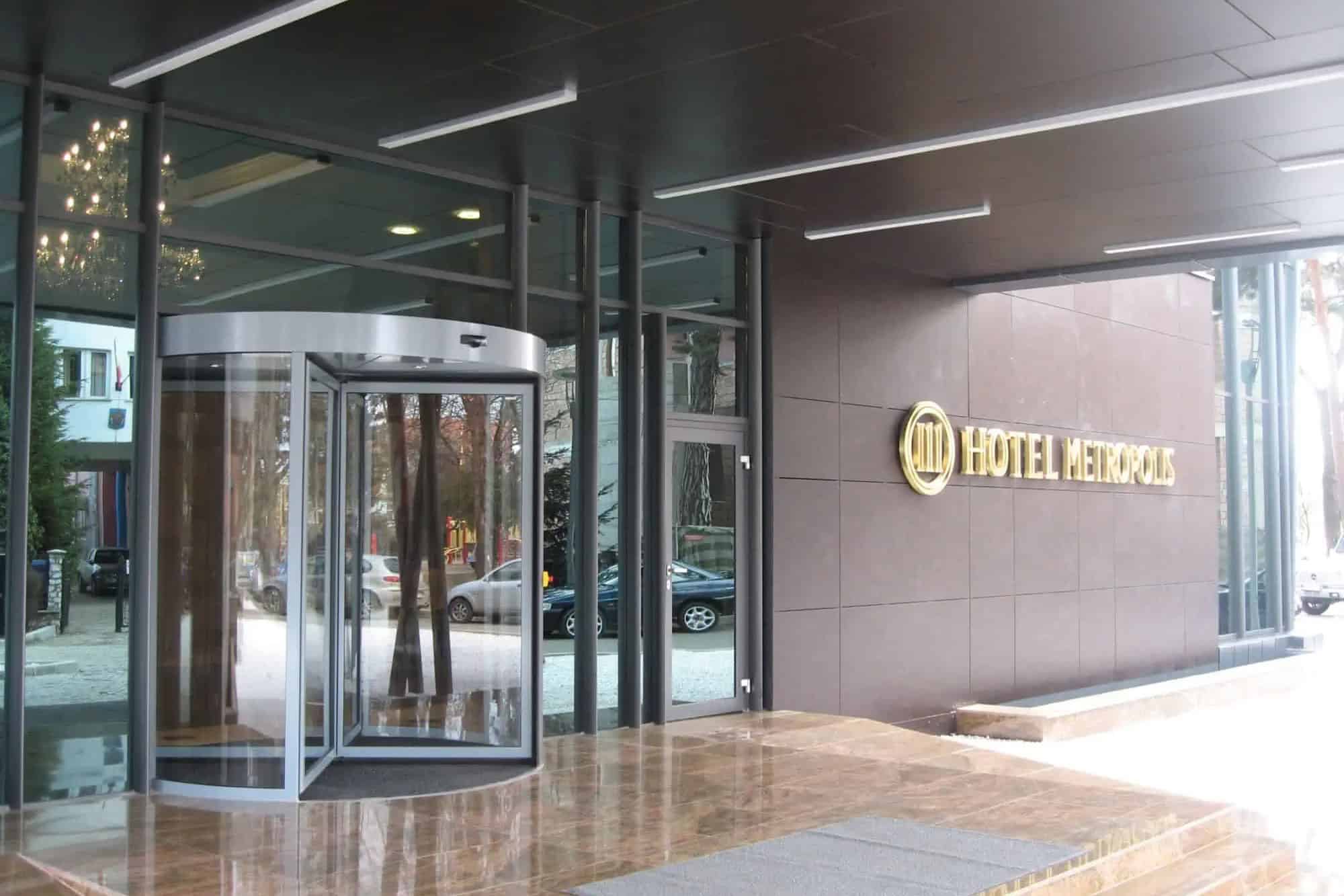 Uși automate pentru sectorul HoReCa, uși rotative