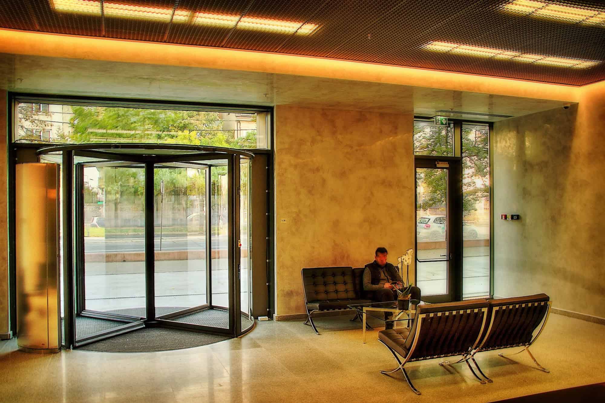 Uși automate pentru sectorul HoReCa