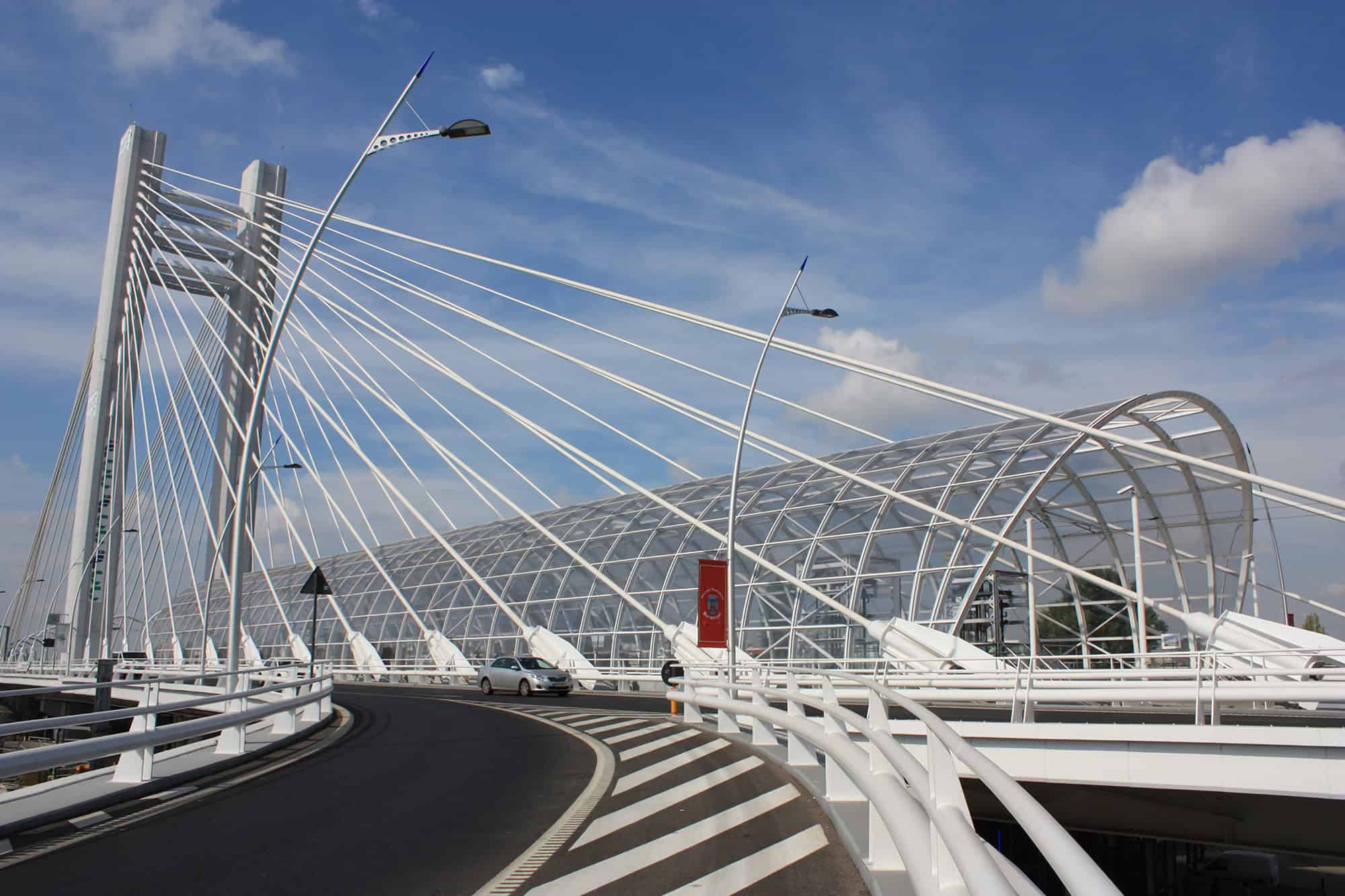 Pasajul Basarab, București – Acoperire stație tramvai